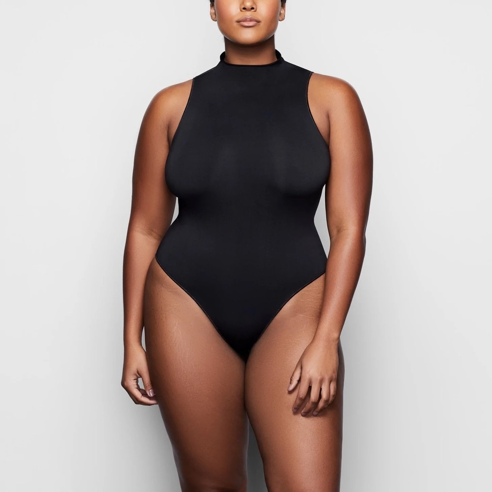 SKIMS by Kim Kardashian ESSENTIAL MOCK NECK SLEEVELESS BODYSUIT NWOT 35